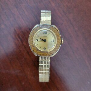 Vintage Timex Womens Gold-Tone Analog Watch With Stretch Band & Round Face